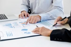 Avales mediante seguro de caucion, director financiero solicita avales